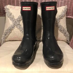 BASICALLY NEW HUNTER RAINBOOTS!